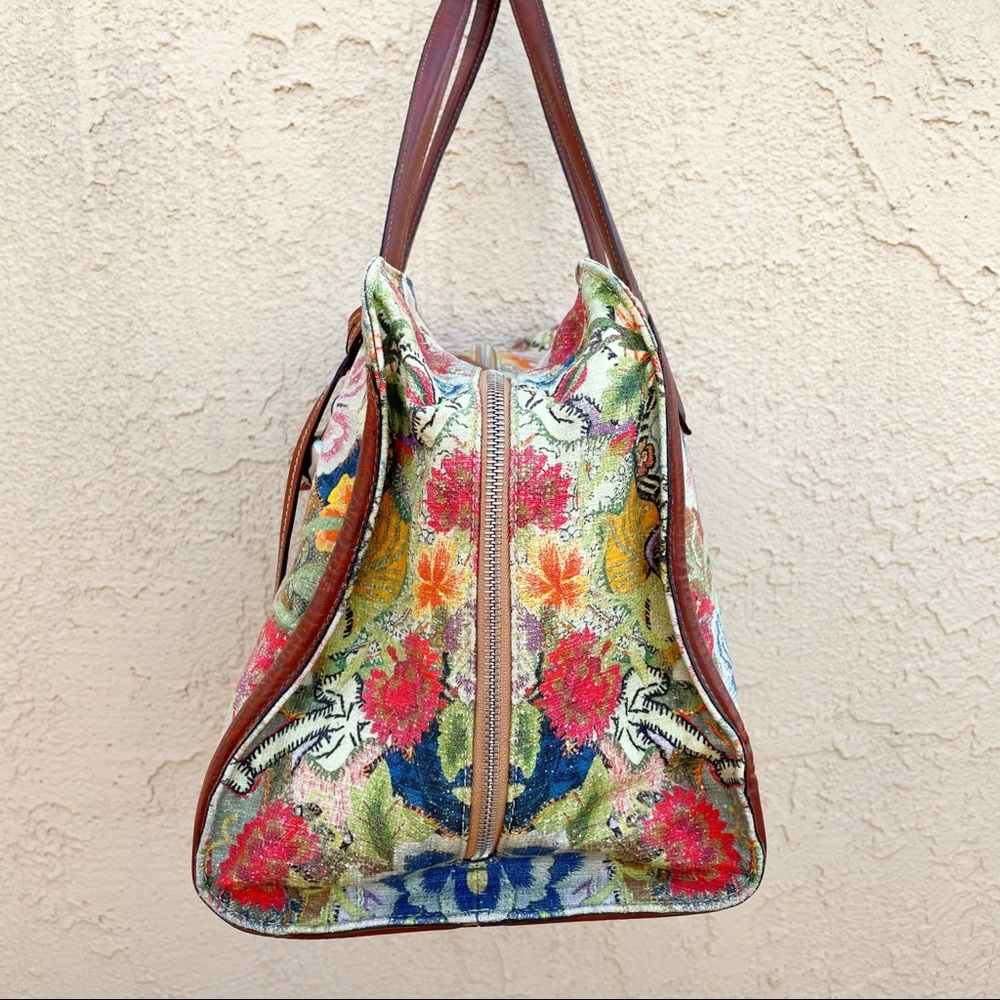Alexander McQueen women’s New Skull Padlock floral-print zip-around tote bag - Picture 8 of 17